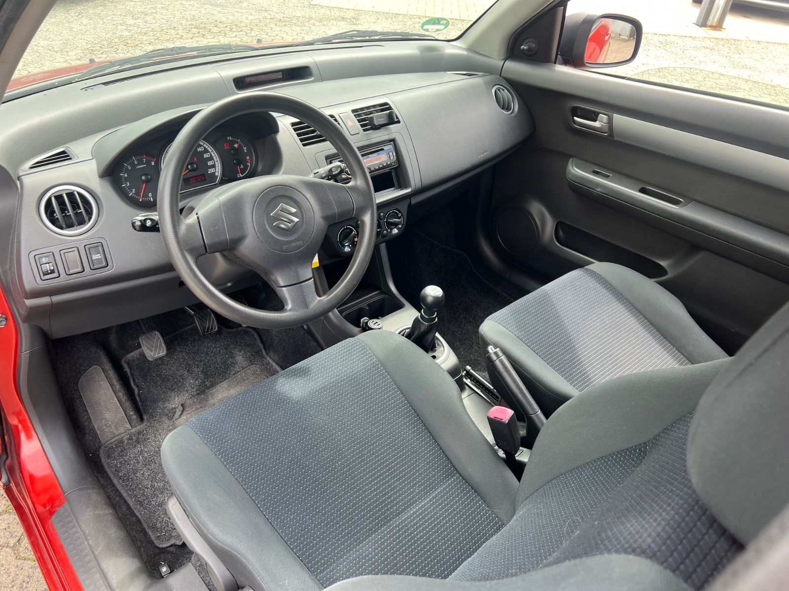Fahrzeugabbildung Suzuki Swift Lim. * 5.GANG GERÄUSCHE*