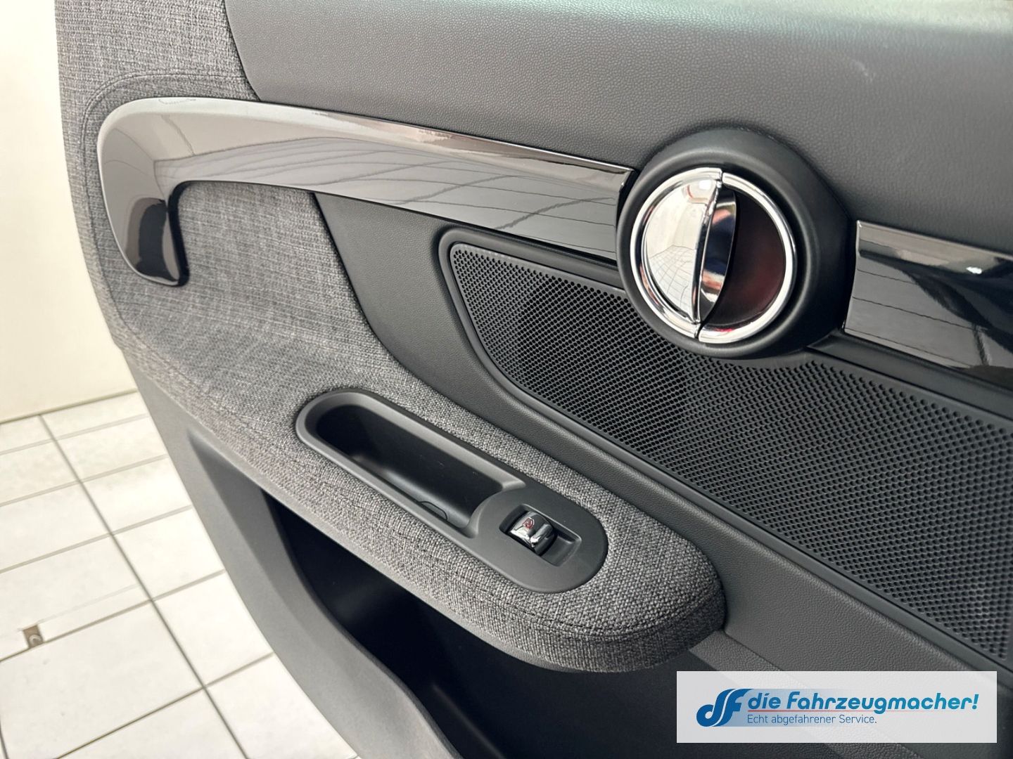 Fahrzeugabbildung MINI Cooper Countryman One Classic Trim Navi LED Blen