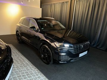 Volkswagen Touareg - 1