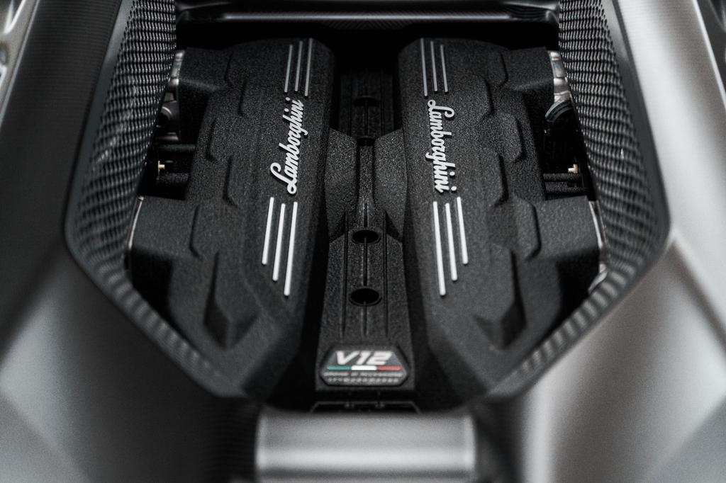 Lamborghini Revuelto