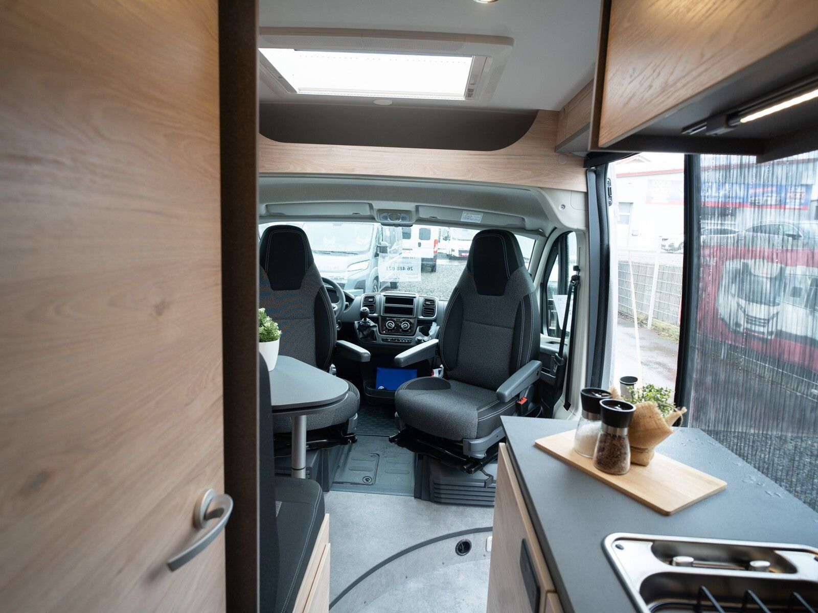 Fahrzeugabbildung Dethleffs Globetrail Active 600 DS Fiat Expedition Grau