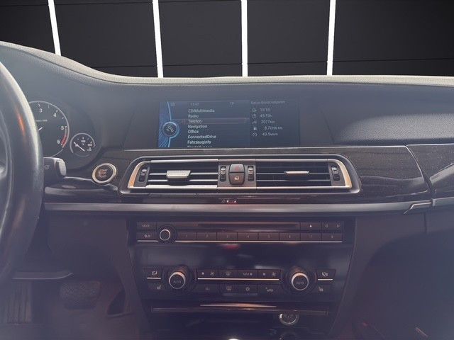 Fahrzeugabbildung BMW 740d xDrive*Ambiente*Kamera*Standheizung*AHK*