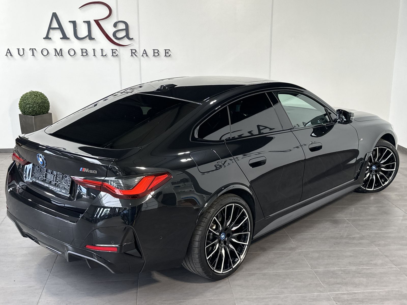 Fahrzeugabbildung BMW i4 M50 NAV+LED+GLASDACH+KAM+DIGDISPLAY+DCC+20ZO