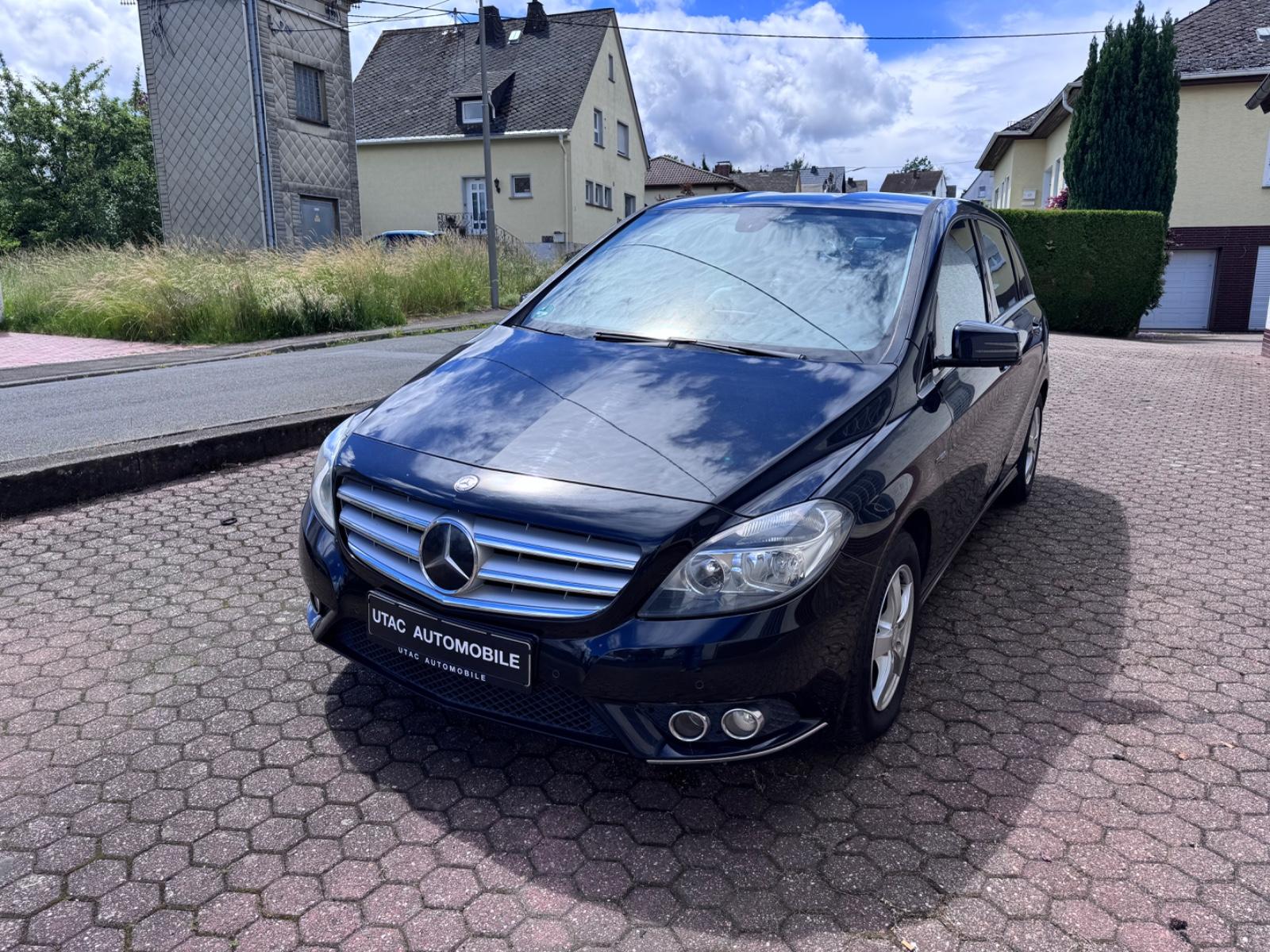 Mercedes-Benz B 180 *AUTOMATIK*NAVI*SITZHEIZUNG*