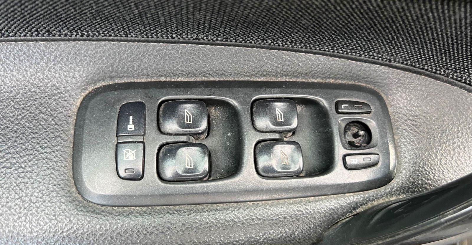 Volvo XC70 2004 — photo 14