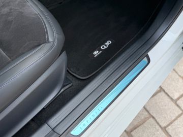 Infiniti Q30 1.6 16V Luxe Tech|Panorama|Kamera|BOSE|DAB
