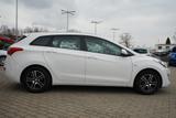 Hyundai i30 Kombi 1.4 Blue Klima Sitzheizung USB - Hyundai i30 mit Benzin-Antrieb: Weiß