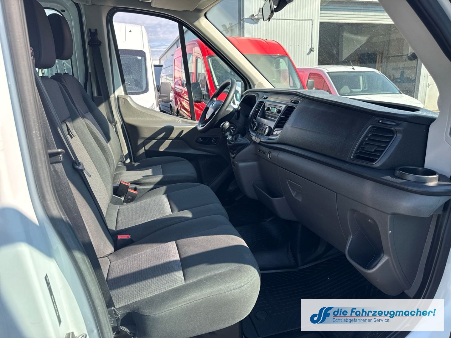 Fahrzeugabbildung Ford Transit Pritsche 310 L2 Doppelkabine Basis 2.0 T