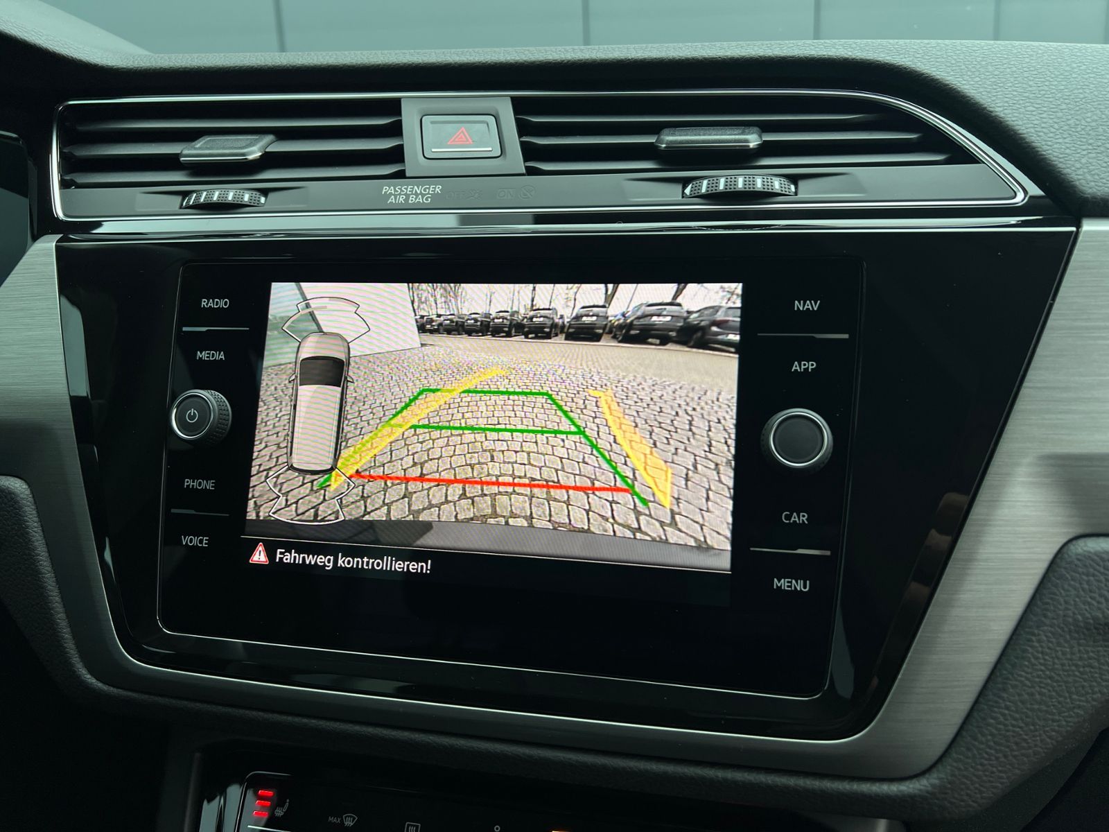 Fahrzeugabbildung Volkswagen Touran Comfortline 1.5 TSI DSG *LED, AHK, 7 Sitz