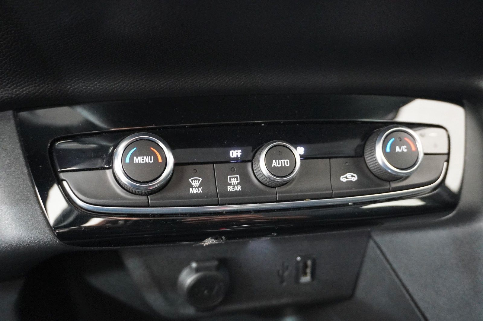 Fahrzeugabbildung Opel Corsa-e F ELEGANCE 3-PHASIG NAVI/LED/KAMERA/DAB+
