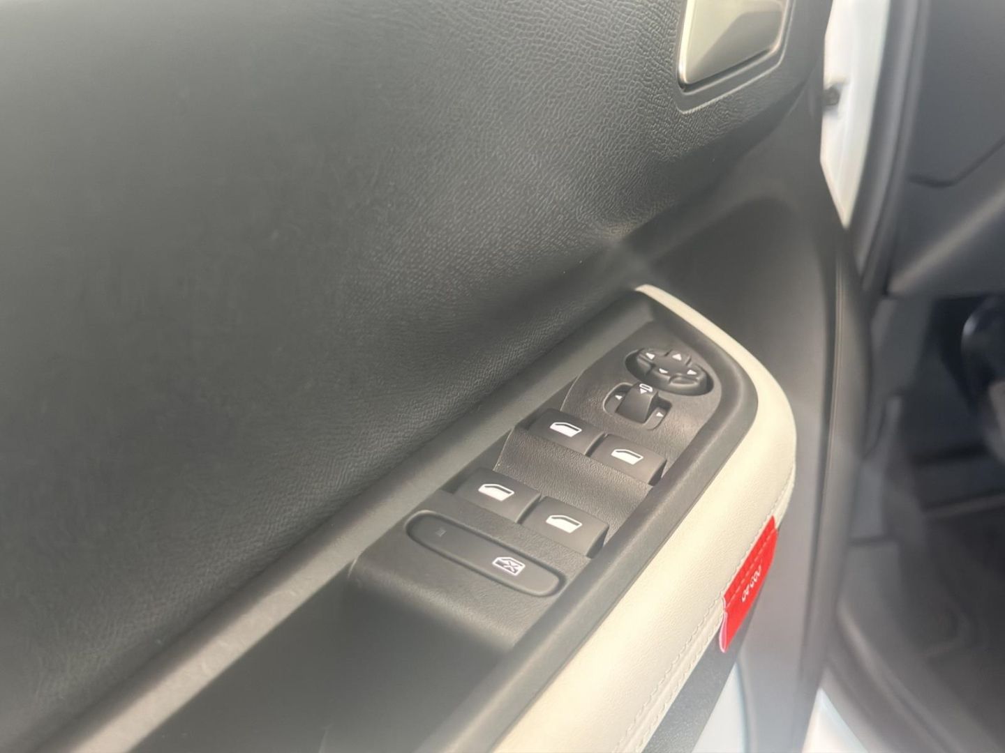 Fahrzeugabbildung Citroën C3 Turbo 100 MAX HUD Navi Soundsystem LED Apple