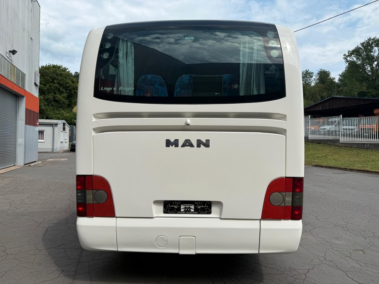 MAN  2015 - Image 8 of 32