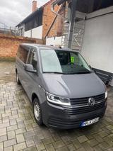 Volkswagen T6 Caravelle - graue Volkswagen T6 Caravelle