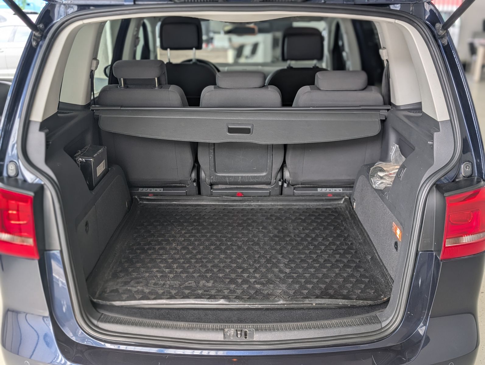 Fahrzeugabbildung Volkswagen Touran 2.0 TDI Highline PANO AHK PDC APP XENON