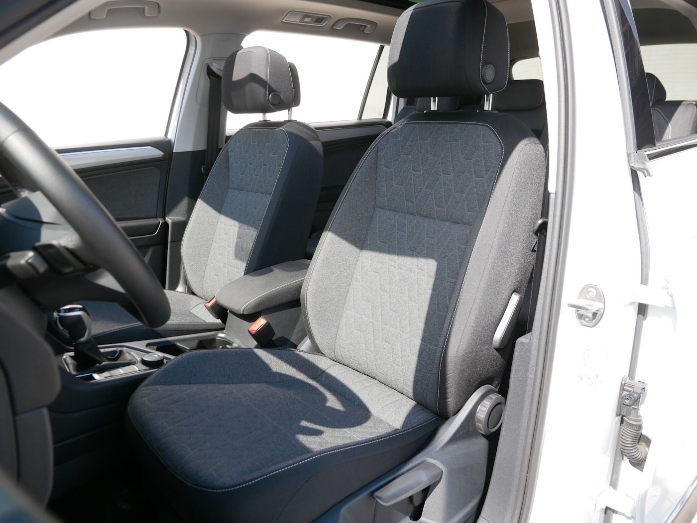 Fahrzeugabbildung Volkswagen Tiguan Allspace 2.0 4x4 Move NEU72T 7-Sitzer DAC