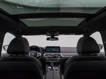 Fahrzeugabbildung BMW 530d Tour Luxury Line AHK Pano H/K Kamera DAB