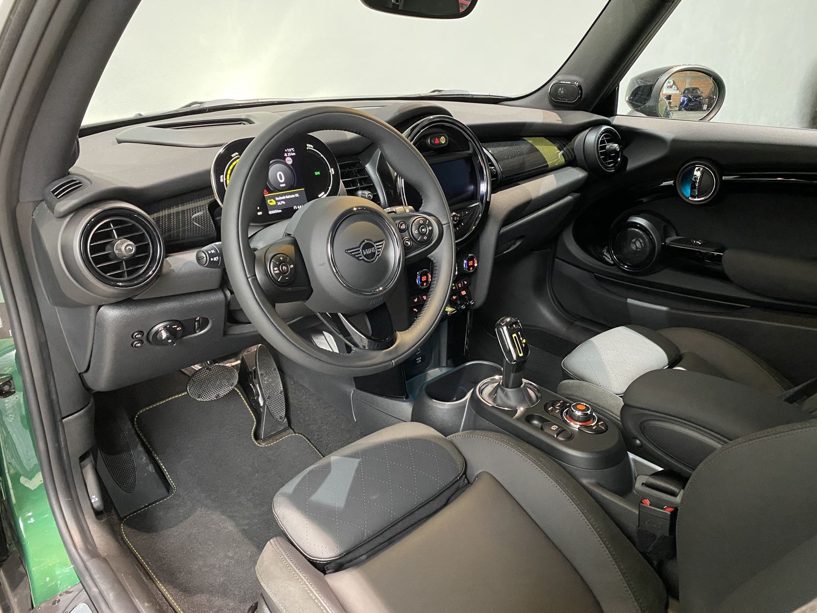 Fahrzeugabbildung MINI Cooper SE Head-Up Harman Kardon HiFi