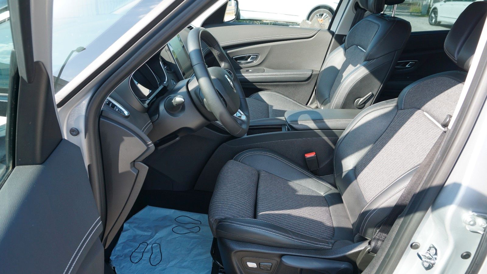 Fahrzeugabbildung Renault Renault Scenic IV Grand Techno, Kamera, LED