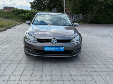 Volkswagen Golf - 2