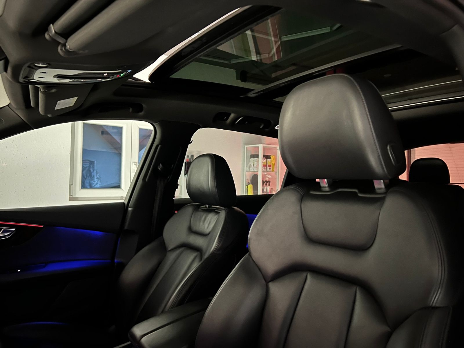 Fahrzeugabbildung Audi Q7 3.0 TDI Quattro/S-LINE/AHK/AMBI+/PANO/7-SITZ