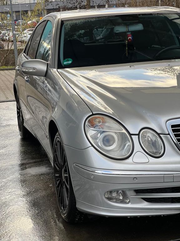 Image of Mercedes-Benz E 240