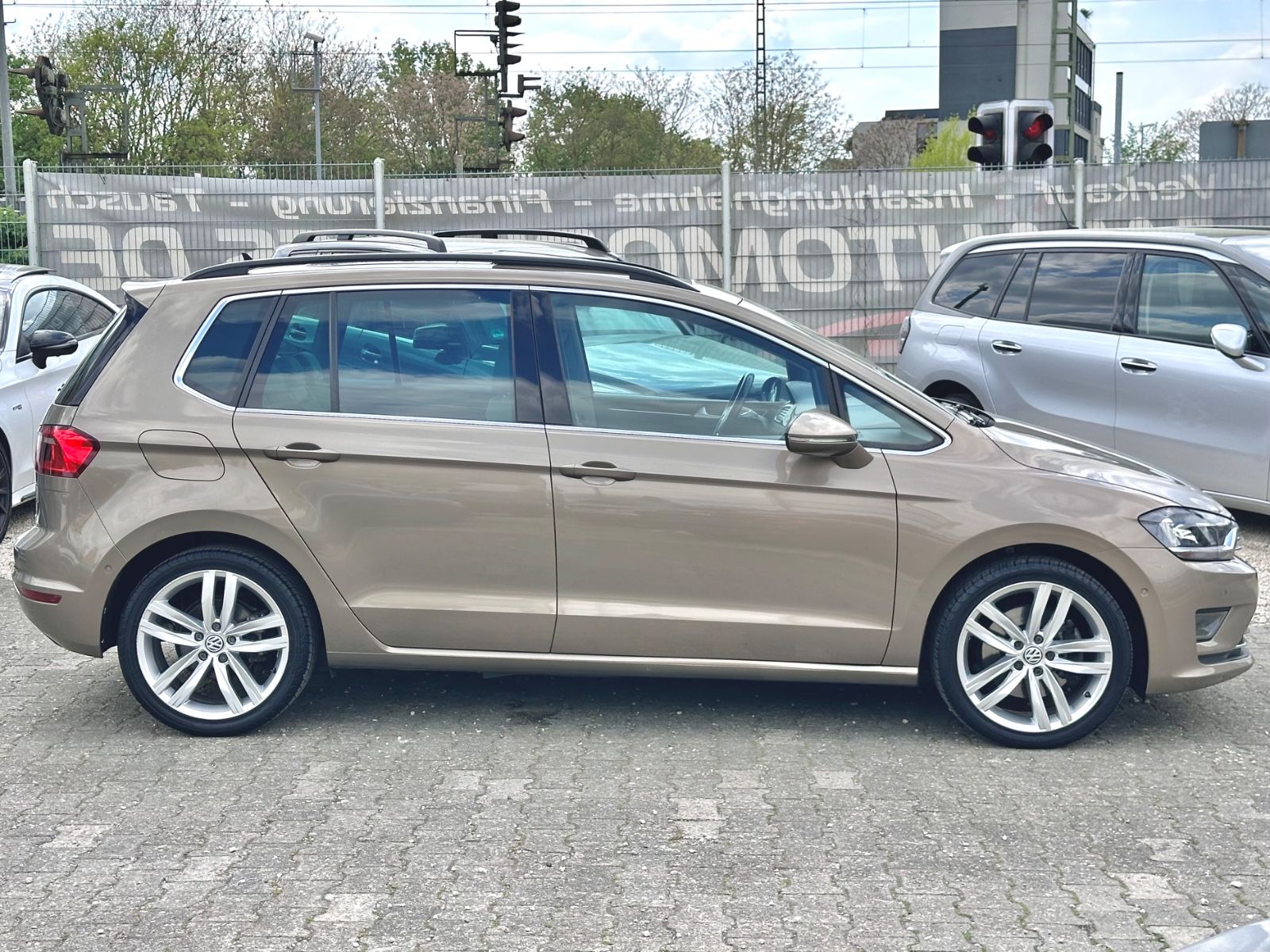 Fahrzeugabbildung Volkswagen GOLF SPORTSVAN VII HIGHLINE*MOD.2016+PANO+AUTOM.