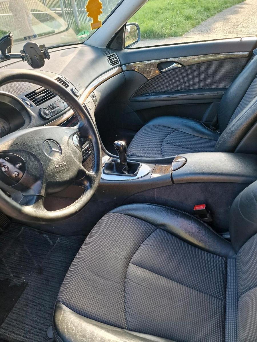 Mercedes-Benz E220 2005 — photo 5