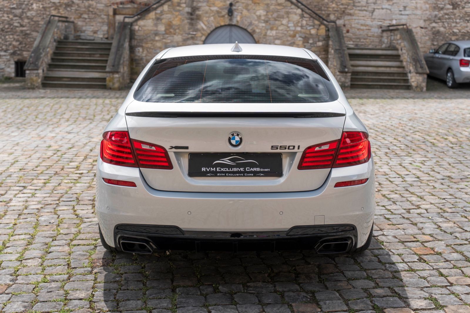 Fahrzeugabbildung BMW 550IX M-SPORTPAKET HUD B&O ACC HUD KAM TOTW