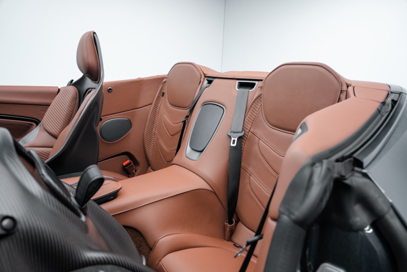 Fahrzeugabbildung Aston Martin DBS 770 Ultimate Volante 1 OF 199/CARBON/BUCKET