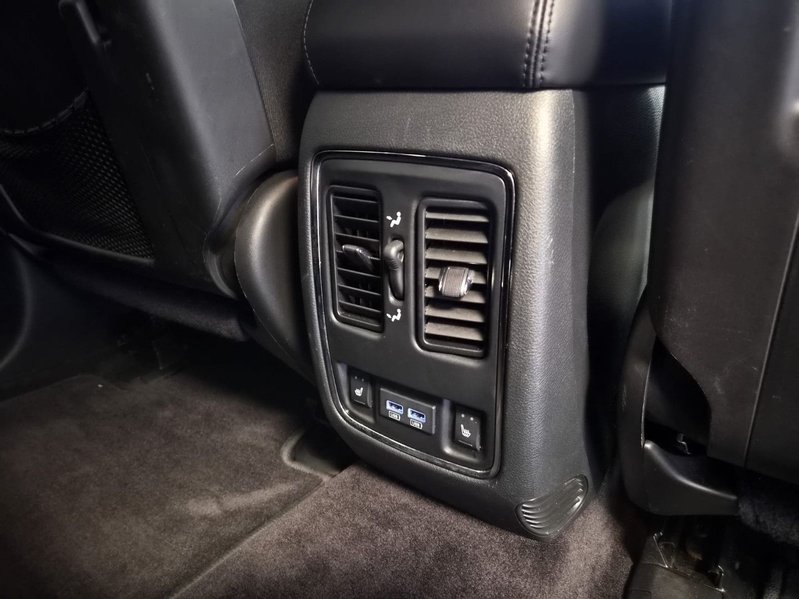 Fahrzeugabbildung Jeep Grand Cherokee 3.0 CRD Limited / 3,5t AHK /