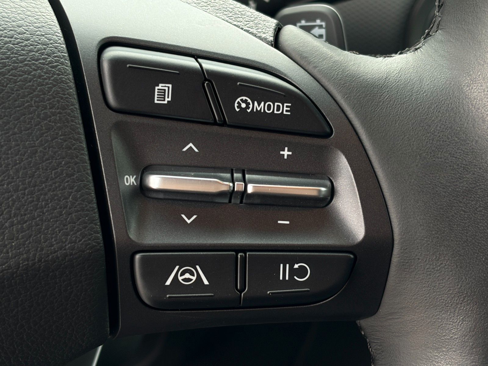 Fahrzeugabbildung Hyundai KONA E Edition 30+ SHZ LHZ LKA ACC KRELL CarPlay