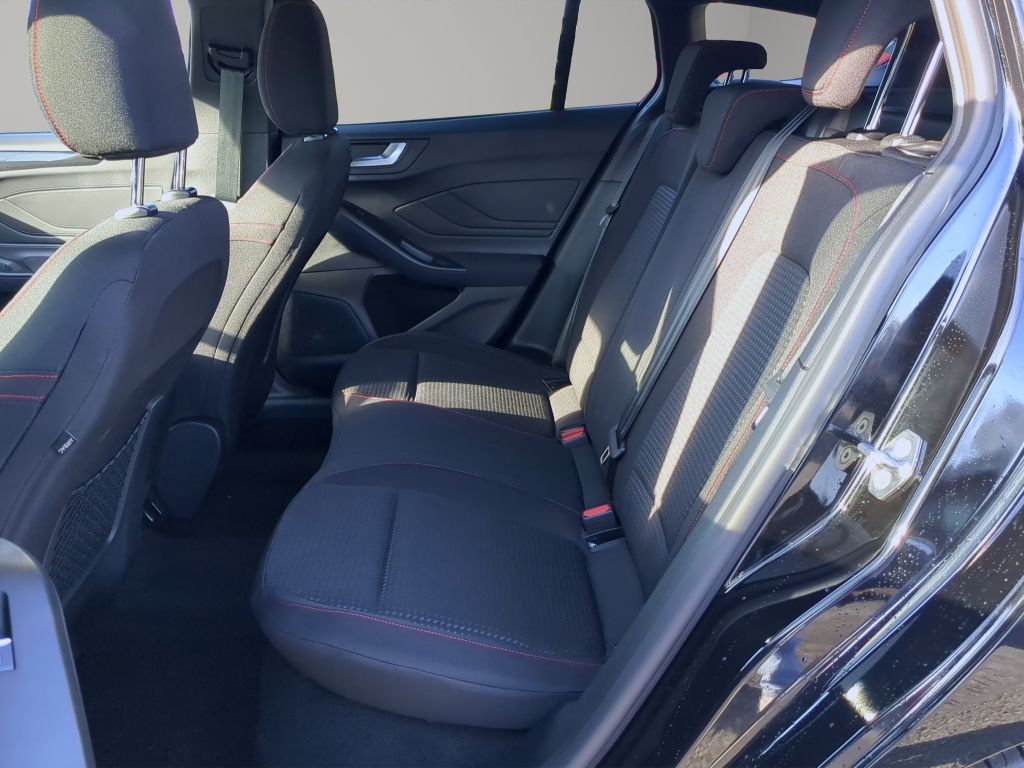 Fahrzeugabbildung Ford Focus Turnier ST-Line 1.0 Ecoboost