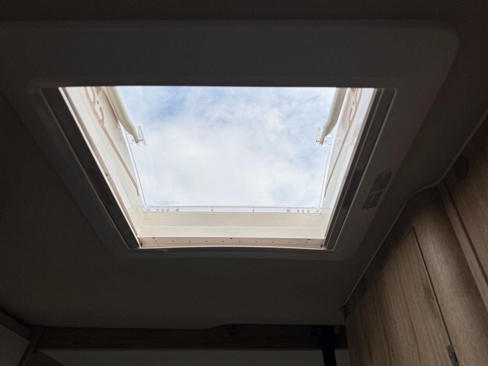 Fahrzeugabbildung Eura Mobil Profila RS PRS 695 EB Dachklima/Mondial/Lithium