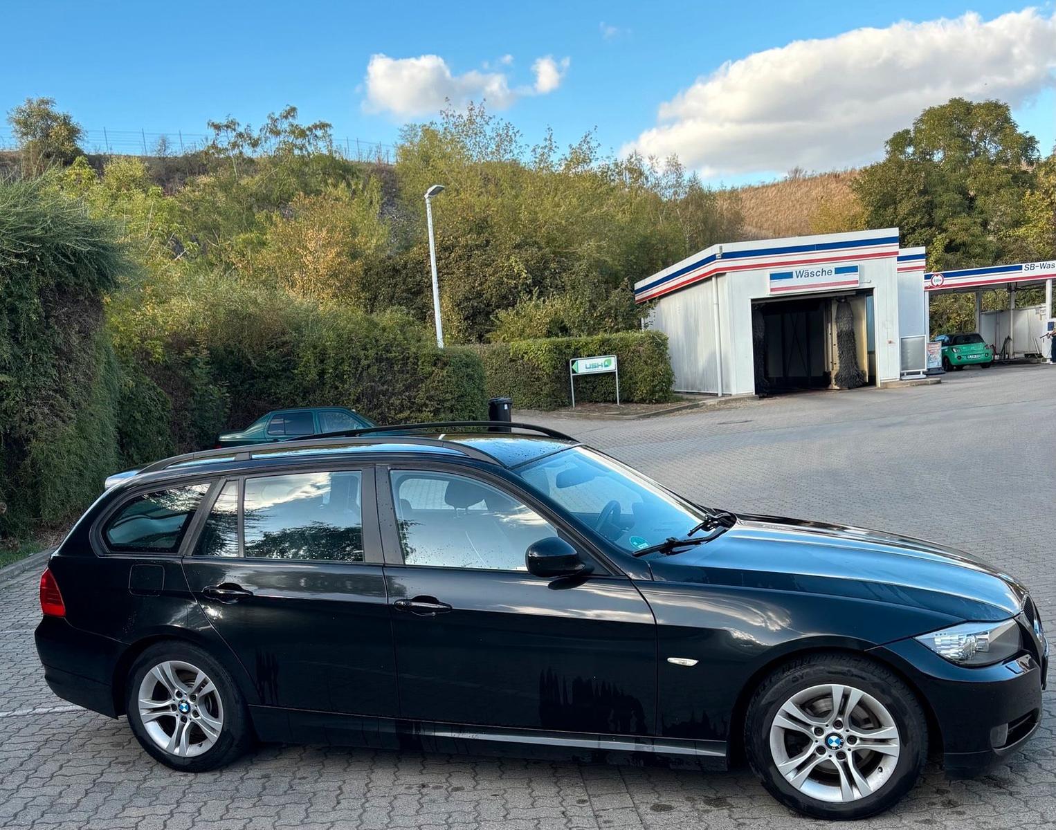 BMW 318 2010 — photo 10