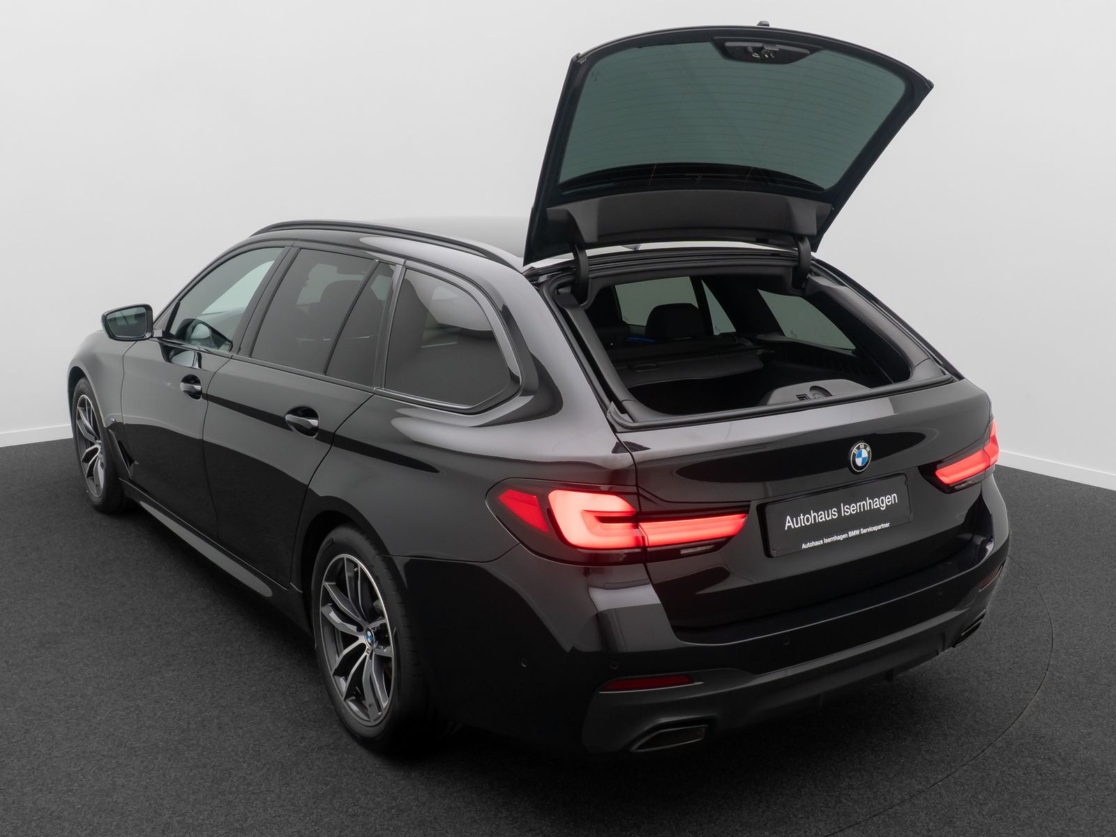 Fahrzeugabbildung BMW 520d xD M Sport DAB Laser HUD AHK Alarm Komfort