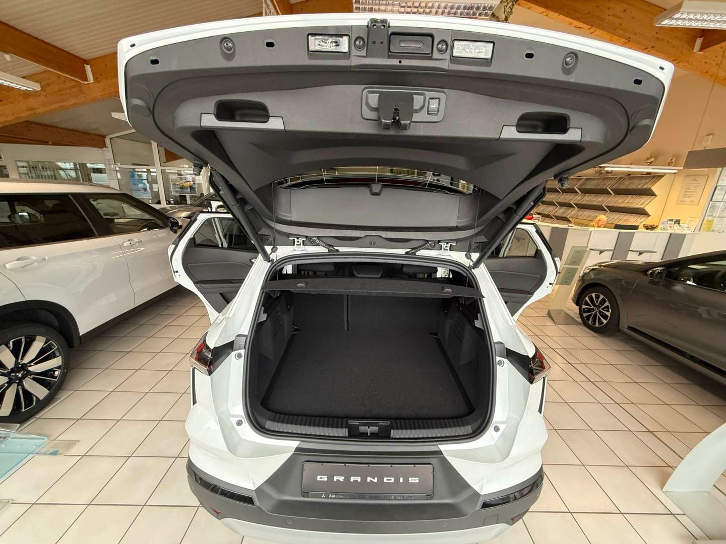 Fahrzeugabbildung Mitsubishi Grandis Intro Edition 1.8 Hybrid