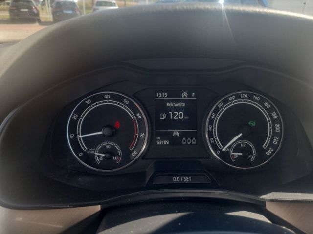 Fahrzeugabbildung SKODA Kamiq 1.0 TSI DSG Style LED KLIMA MFL SHZ TEMPOM