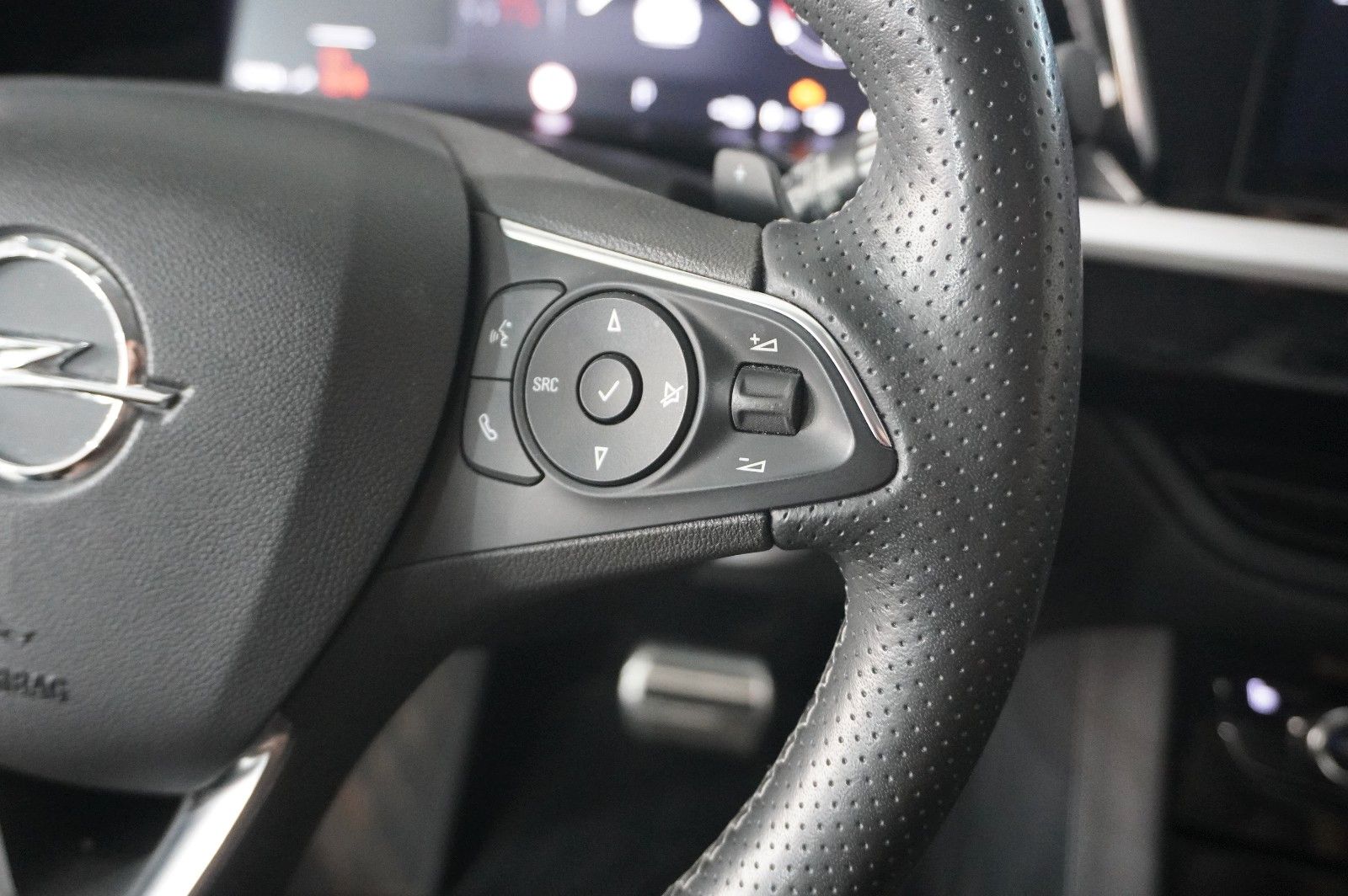 Fahrzeugabbildung Opel Grandland (X) 1.6T GSe HYBRID 4X4 NAVI/LED/SPORT