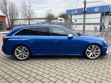Audi RS4 - 6