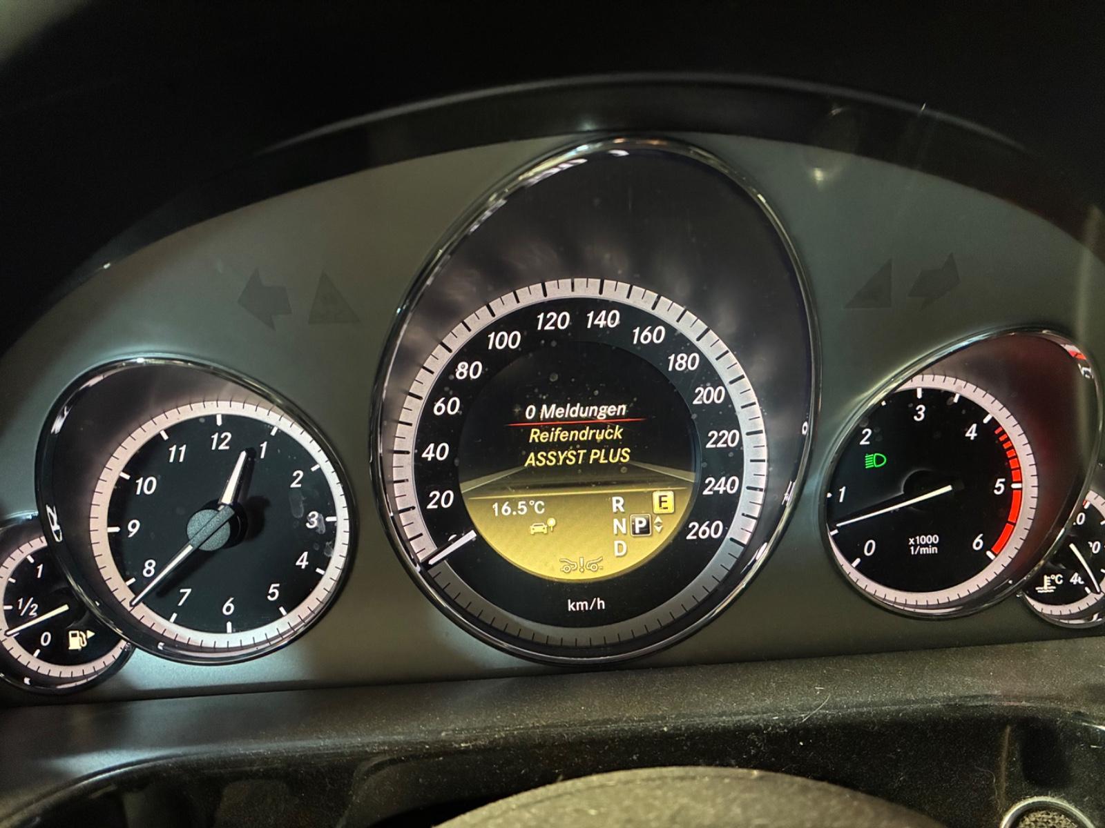 Mercedes-Benz E350 2011 — photo 14