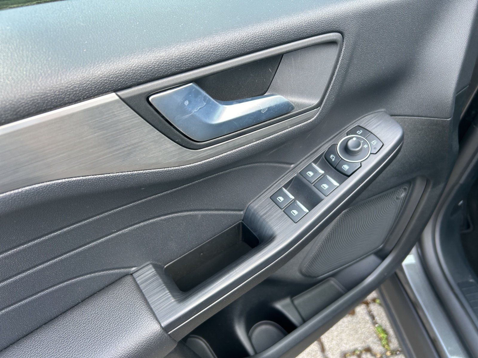 Fahrzeugabbildung Ford Kuga Titanium X PHEV HUD Navi digitales Cockpit