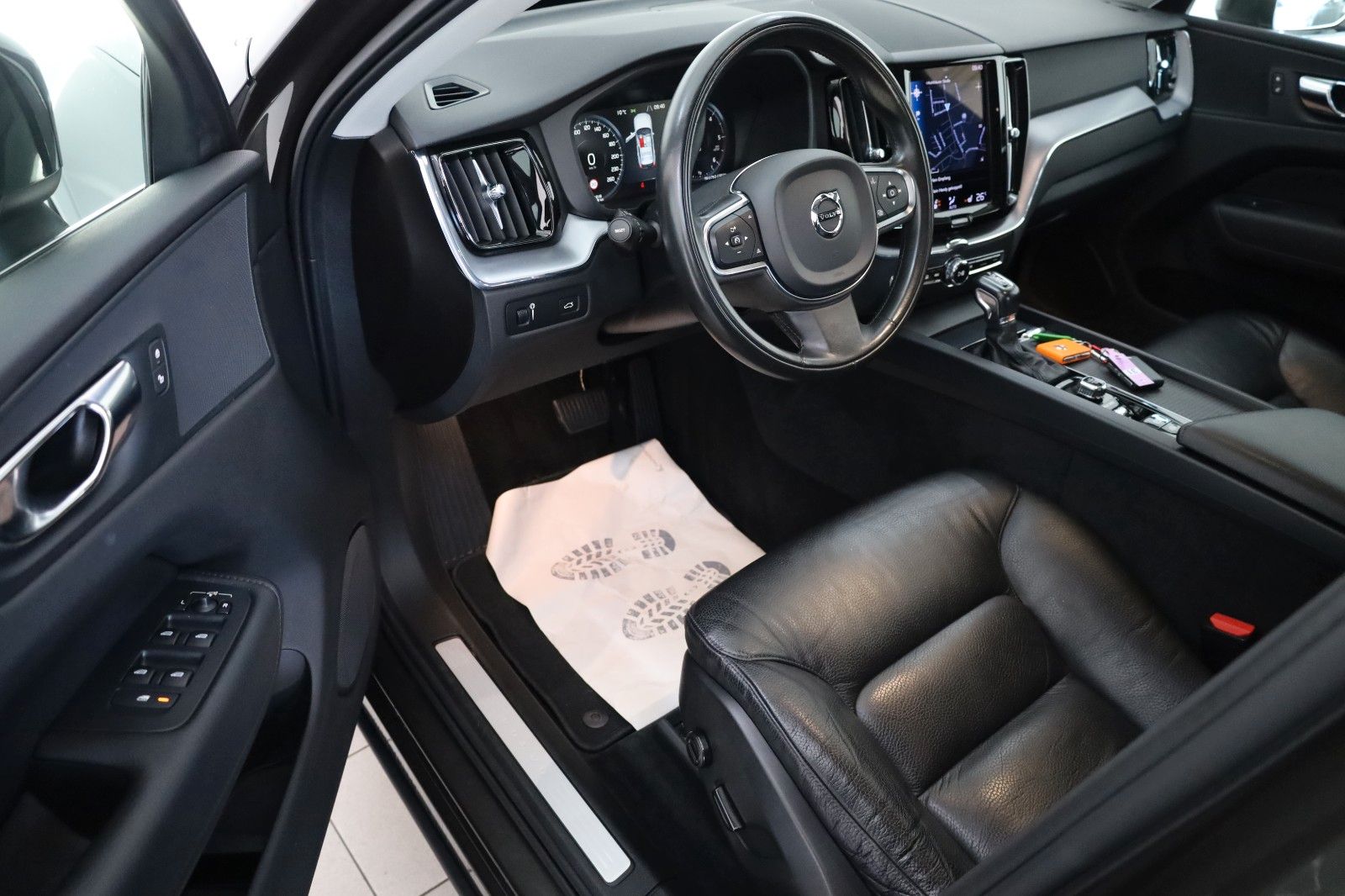 Fahrzeugabbildung Volvo XC60 D4 MomentumPro,Leder,Navi,LED,Kamera,SH,PDC