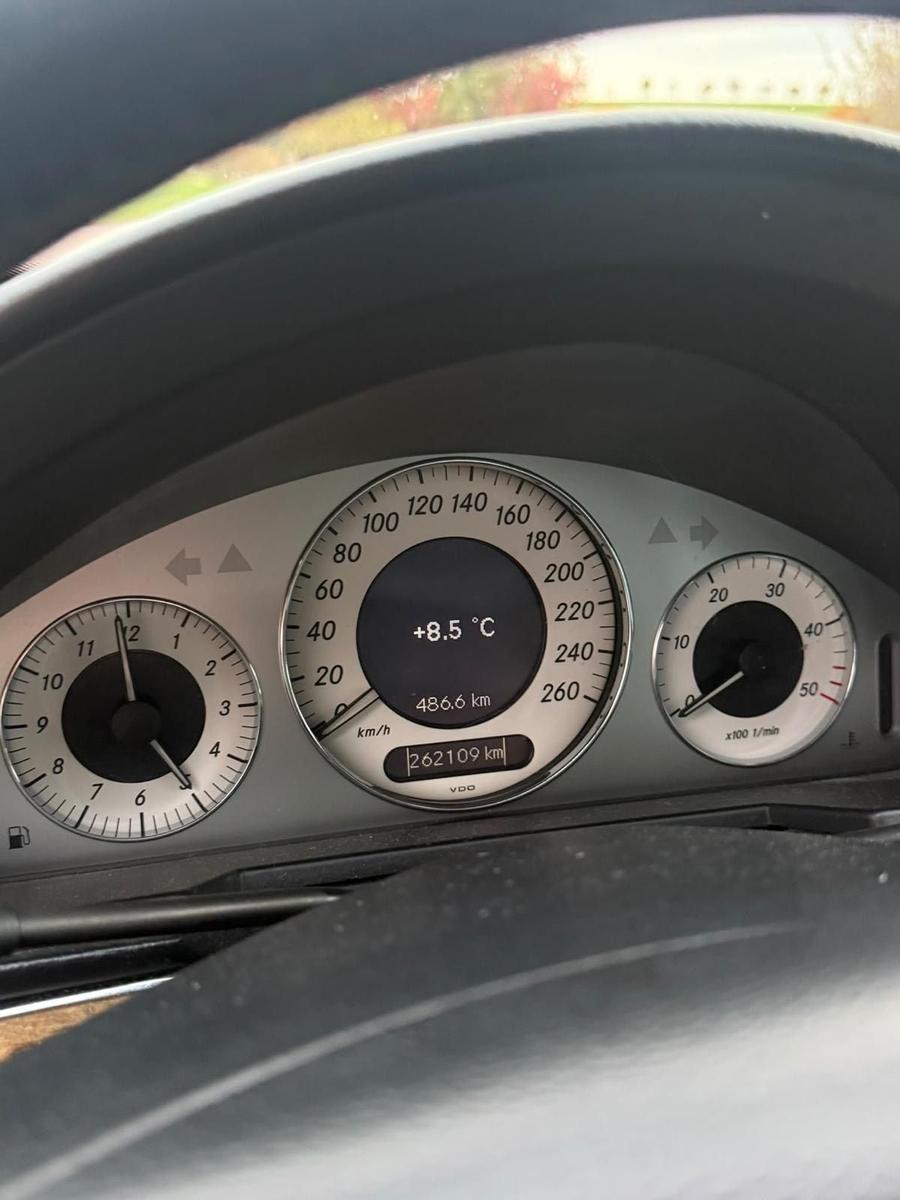 Mercedes-Benz E320 2009 — photo 9