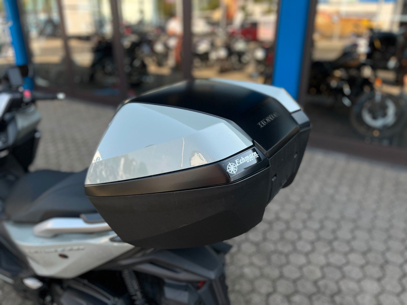 Fahrzeugabbildung Honda Forza 350 inkl. Topcase + Heizgriffe