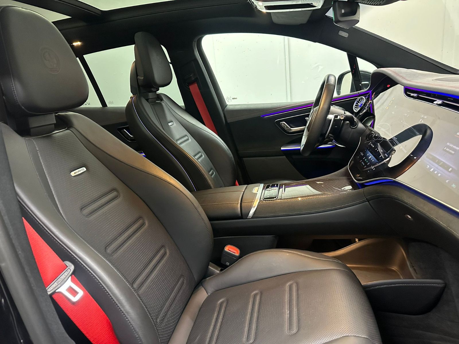 Fahrzeugabbildung Mercedes-Benz EQE 43 SUV AMG-LINE 4MATIC *Hyperscreen*PANO*