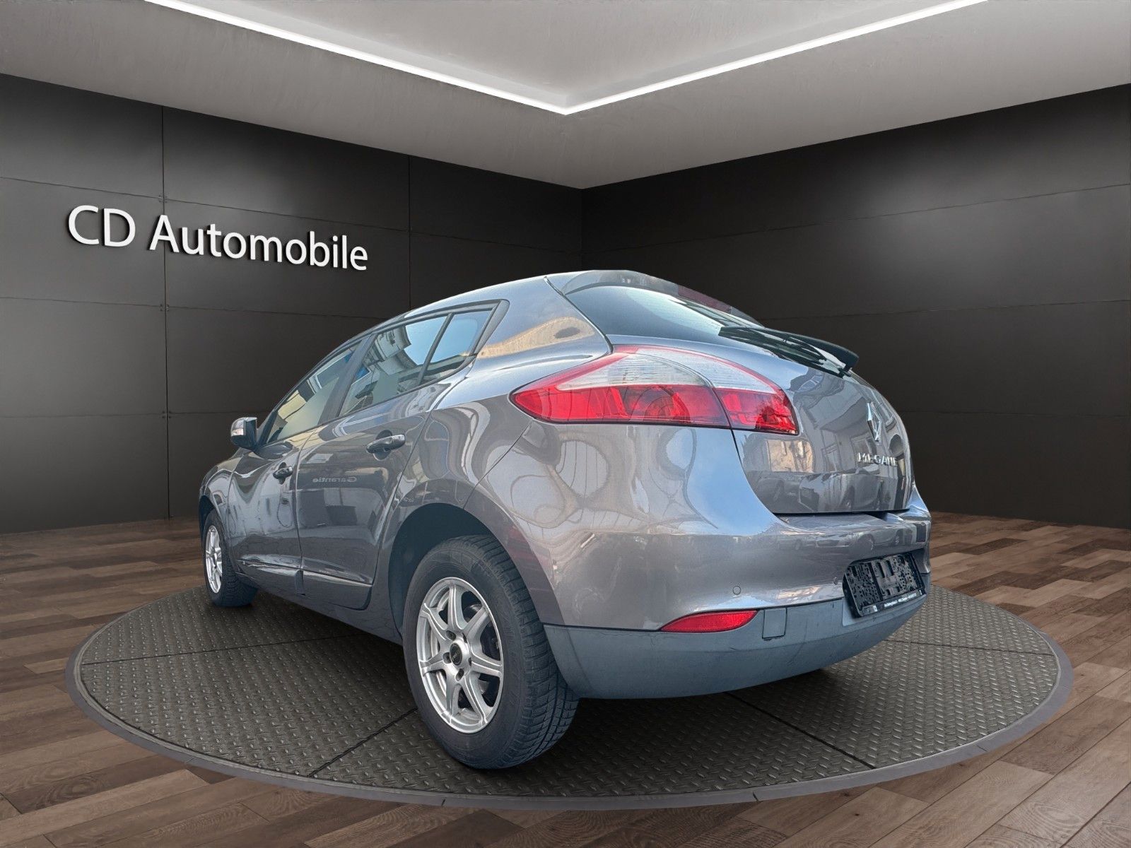 Fahrzeugabbildung Renault Megane III Lim. 5-trg. Paris Klima/Navi/TÜV NEU/