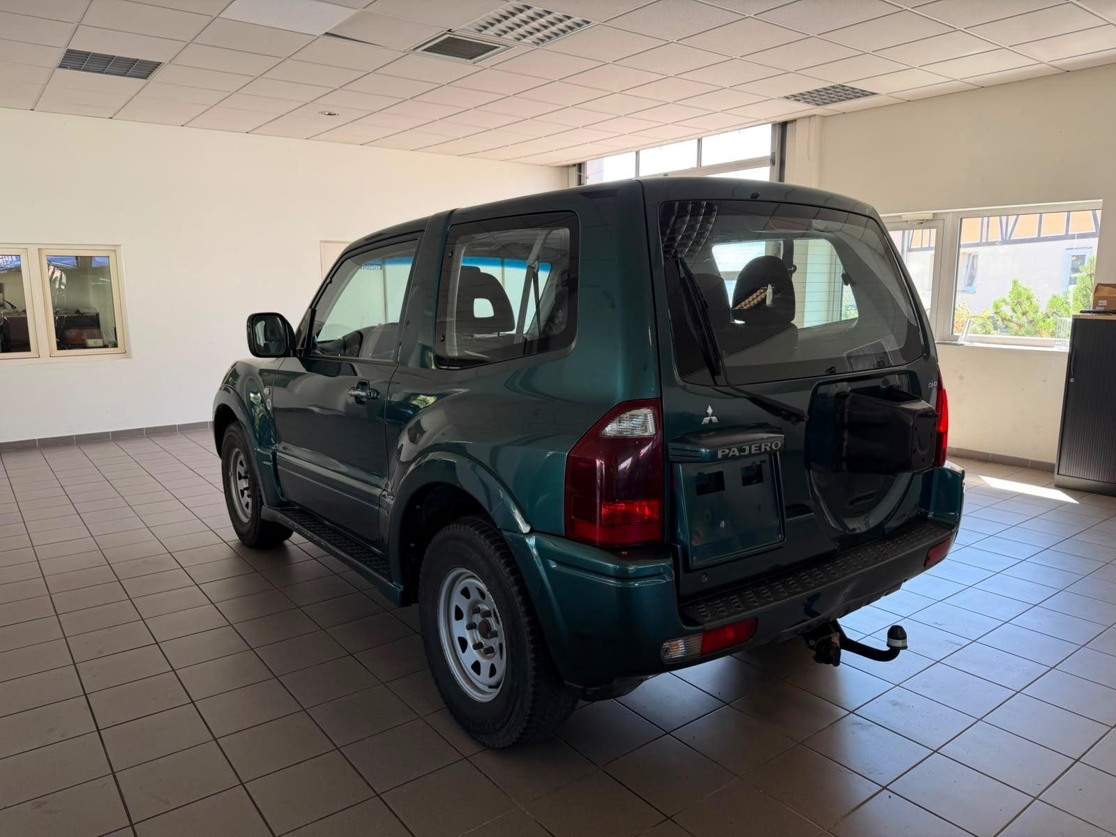 Mitsubishi Pajero 3.2 DI-D Dakar 3 portes | 160 ch | BVA | 1re main | Sièges chauffants | Régulateur | Attelage
