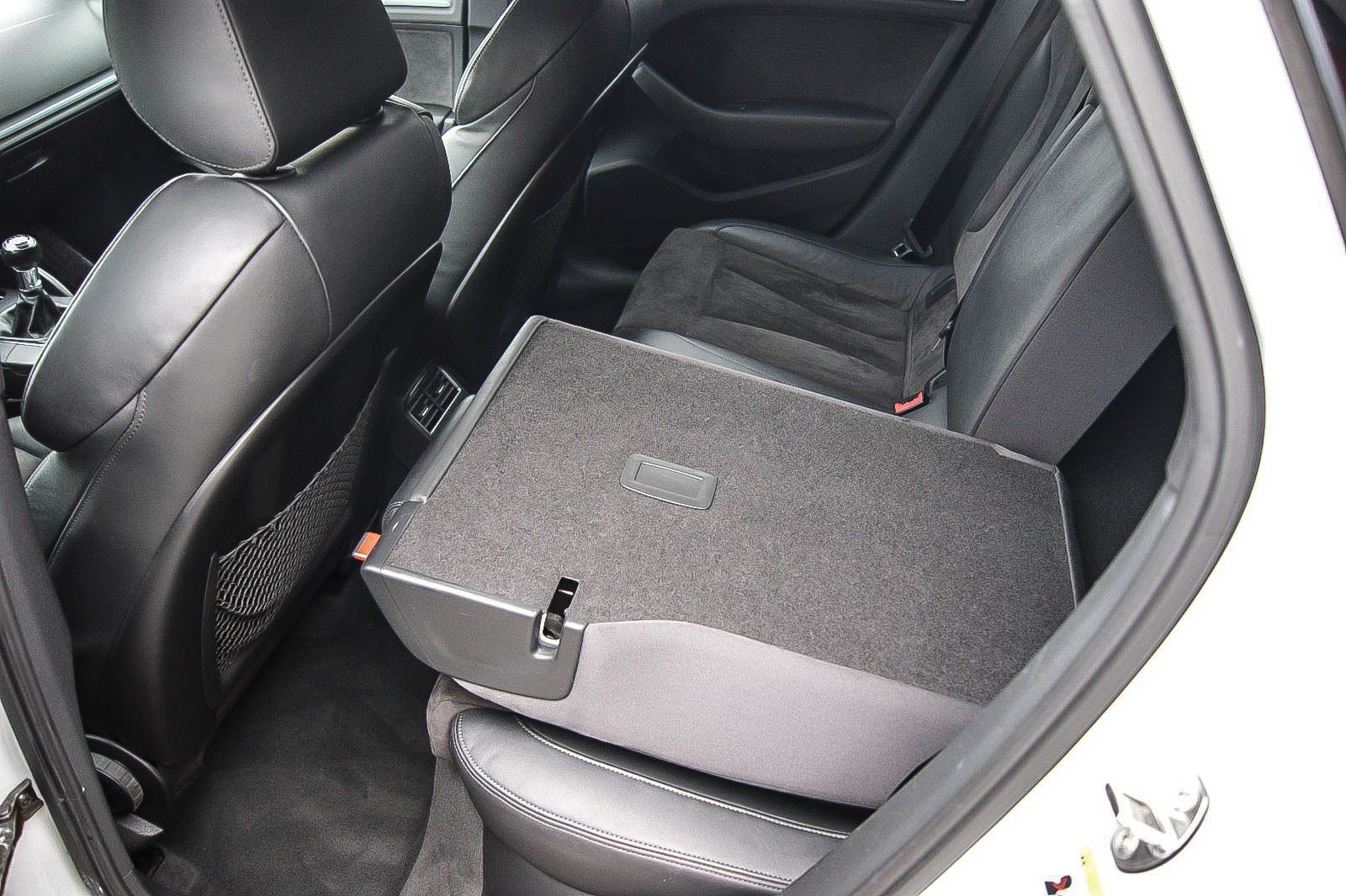 Fahrzeugabbildung Audi A3 Limousine 1.4 TFSI S-LINE NAVIGATION XENON 18