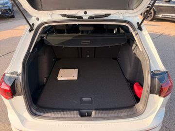 Volkswagen Golf Var. 2.0 TDI 150PS Life, AHK, KAMERA, LED