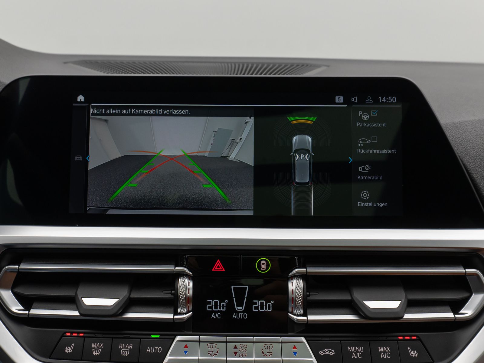 Fahrzeugabbildung BMW 330e xD M Sport Panorama Laser Kamera HUD HiFi